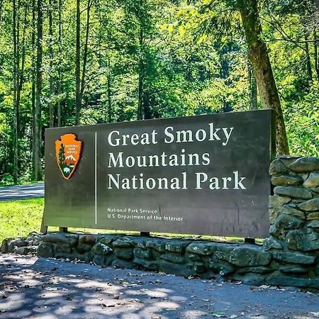 Villa Breathtaking Views Of The Smokies, 3 Mins To Gatlinburg Extérieur photo