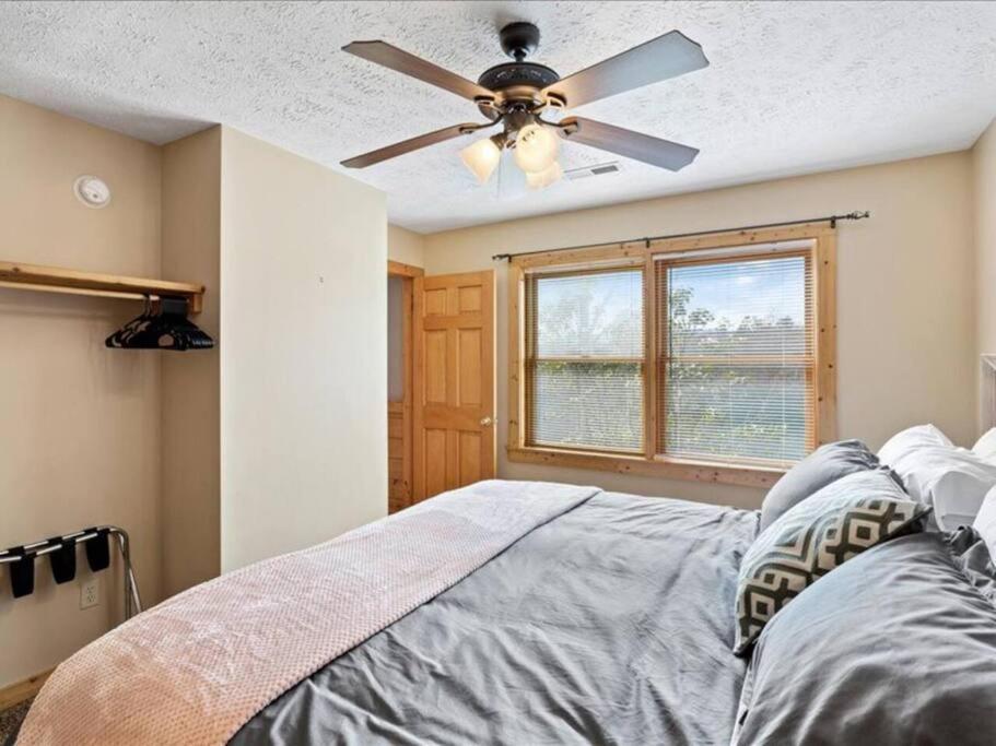 Villa Breathtaking Views Of The Smokies, 3 Mins To Gatlinburg Extérieur photo