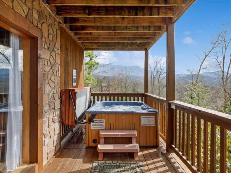 Villa Breathtaking Views Of The Smokies, 3 Mins To Gatlinburg Extérieur photo