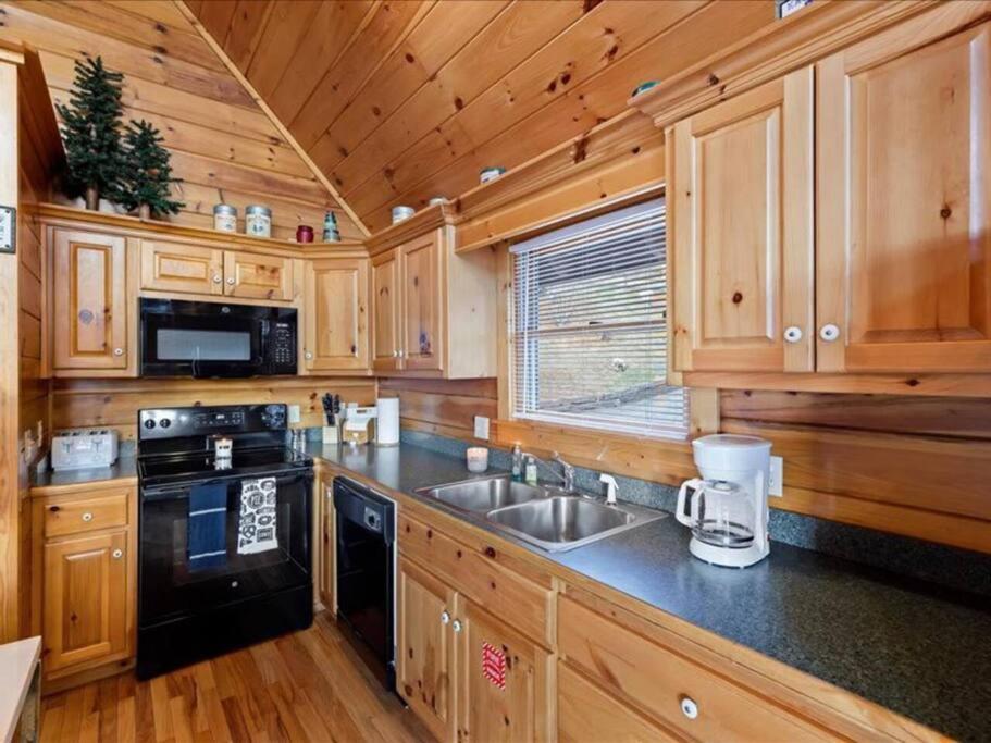 Villa Breathtaking Views Of The Smokies, 3 Mins To Gatlinburg Extérieur photo