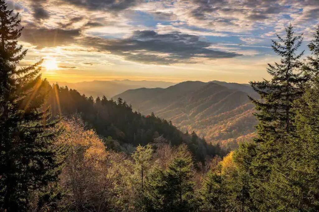 Villa Breathtaking Views Of The Smokies, 3 Mins To Gatlinburg Extérieur photo