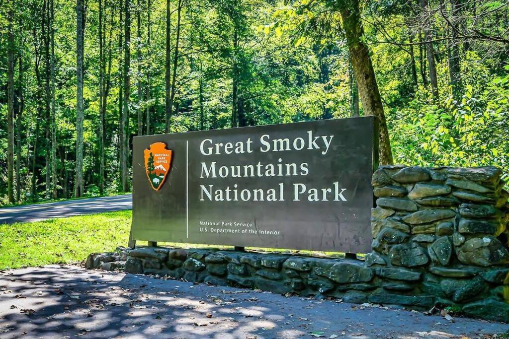 Villa Breathtaking Views Of The Smokies, 3 Mins To Gatlinburg Extérieur photo